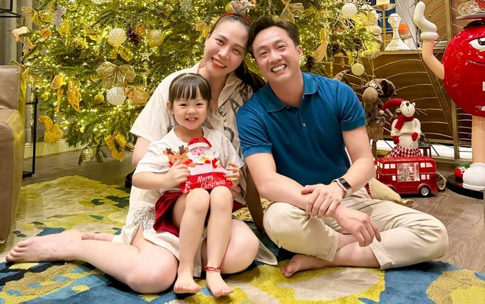 Mới 3 tuổi, con gái Cường Đô La đã lộ rõ nét một nét đẹp 'chuẩn người mẫu' y như mẹ