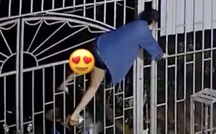 Gái xinh 'thuỳ mị nết na' đi chơi về muộn không vào được nhà liền có hành động khiến ai nấy há hốc miệng
