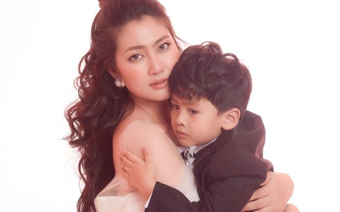 Ngọc Lan phản ứng gây chú ý khi con bị nói thiếu tình thương