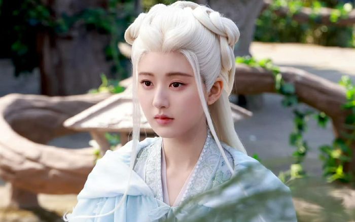 Lý do Thần Ẩn flop: Do Triệu Lộ Tư nhất quyết không 'xào couple'