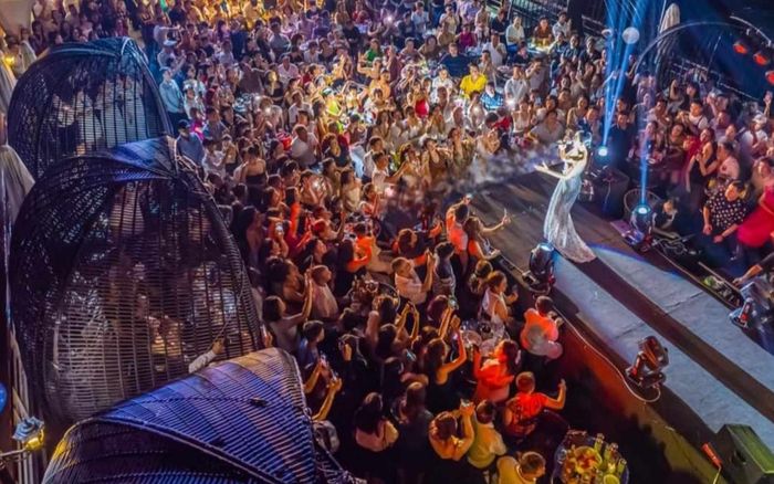 Nữ ca sĩ Việt được mời đi hát đám cưới với cát xê 300 triệu đồng: Danh tính chẳng ai xa lạ!