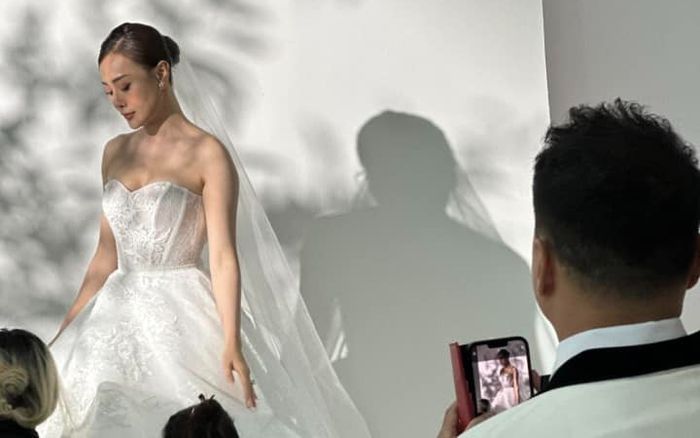 Phương Oanh đang chụp ảnh cưới, Shark Bình bất ngờ làm một hành động