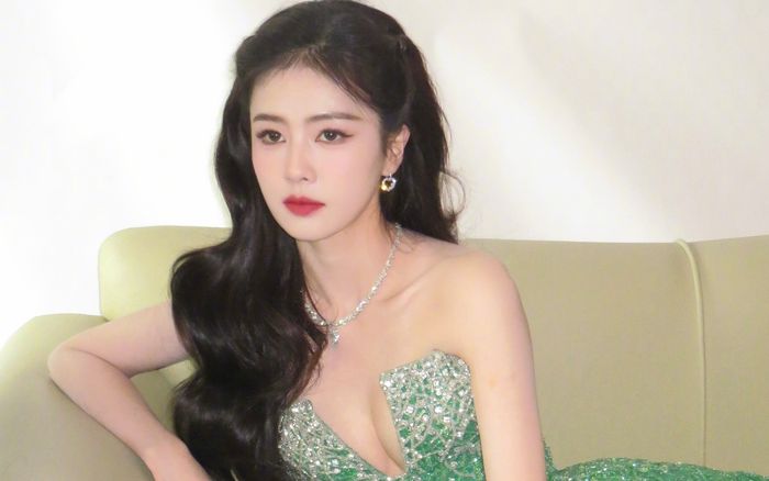 Bạch Lộc, Đàn Kiện Thứ nhận giải 'Diễn viên có ảnh hưởng của năm' tại Đại hội Tầm nhìn Weibo