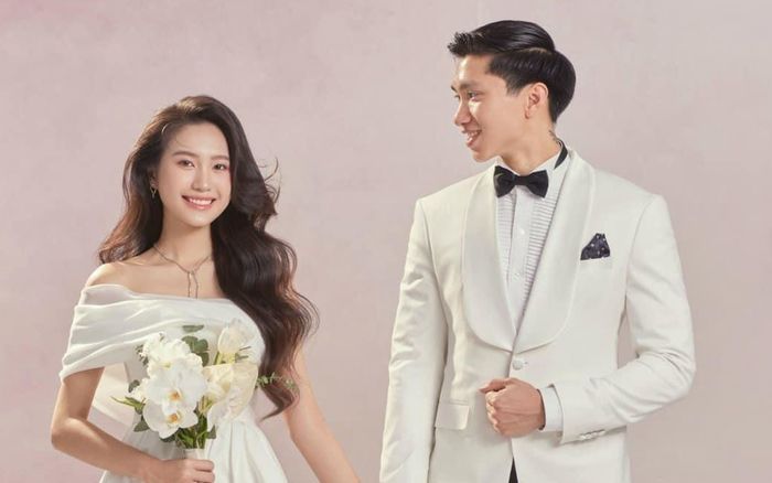 Đoàn Văn Hậu tiết lộ thời điểm 'say nắng' bà xã, 'nóc nhà' bóc trần tính cách này của chồng