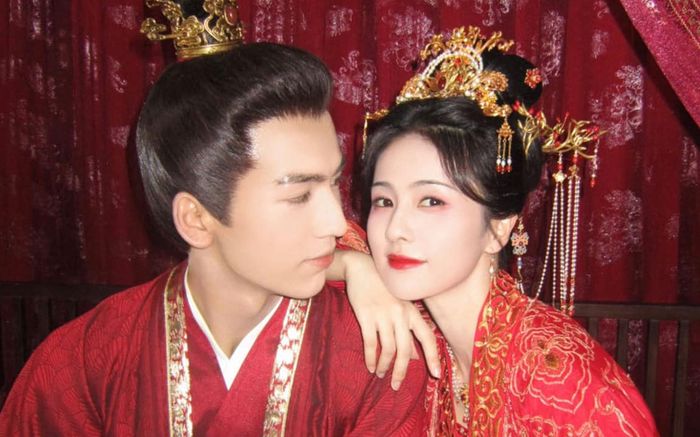 Trương Lăng Hách không rời mắt khỏi Bạch Lộc trong Đêm hội GQ