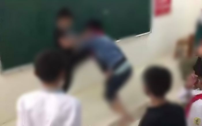 Nam sinh lớp 8 bị đánh hội đồng ở Hòa Bình, Công an vào cuộc làm rõ