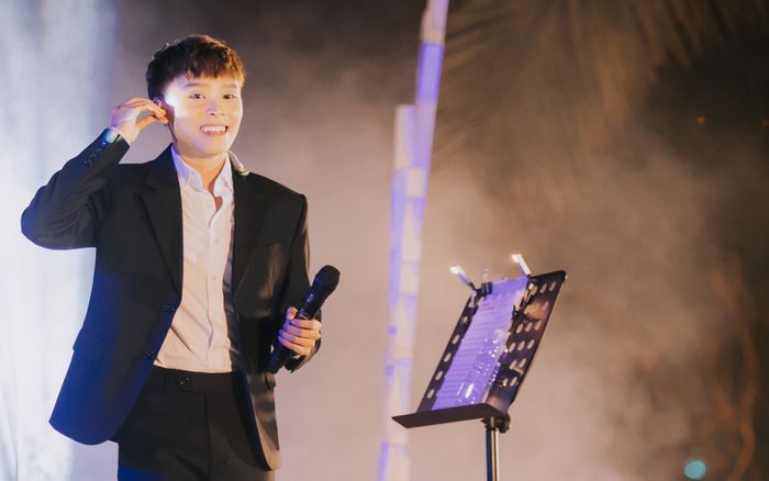 Hồ Văn Cường bị bệnh, hát không ra tiếng nhưng vẫn phải chạy show khiến dân mạng xót xa