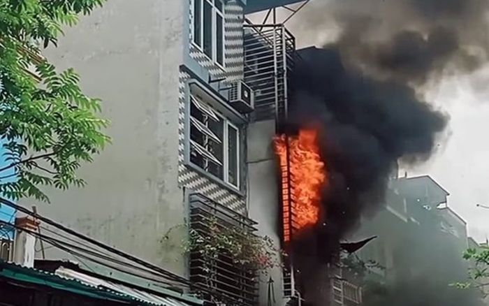 Bộ Công an hướng dẫn kỹ năng thoát nạn khi nhà 'chuồng cọp' bốc cháy