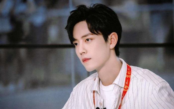 Tiêu Chiến lộ ảnh hẹn hò với bạn gái cùng ngành sau 6 năm yêu thầm