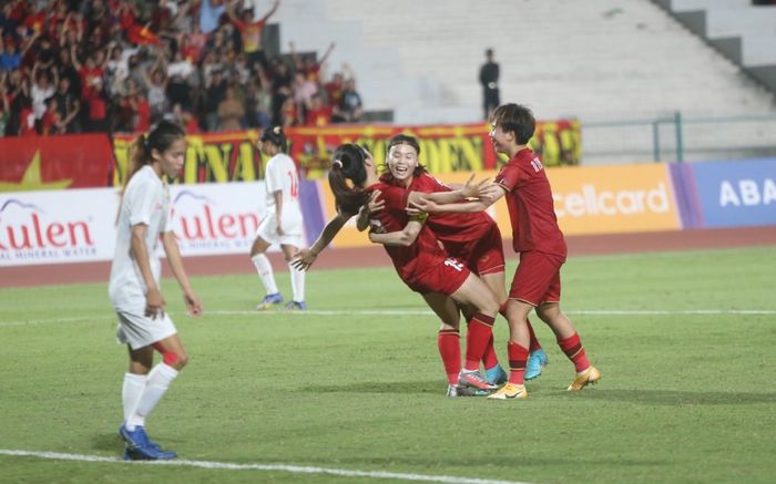 Tuyển nữ Việt Nam được VFF thưởng to cho kỷ lục 4 HCV liên tiếp