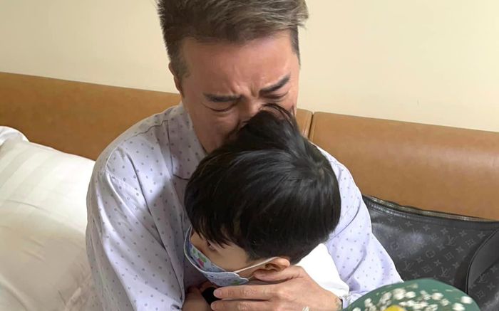 Đàm Vĩnh Hưng tiết lộ tình trạng sức khỏe, hành động của con trai khiến dân mạng cay khóe mắt