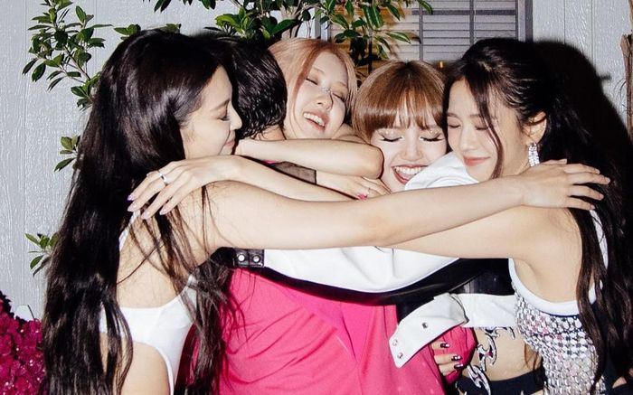 Rosé (BLACKPINK) ngầm khẳng định nhóm sẽ không tan rã