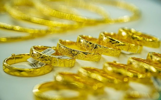 Giá vàng hôm nay (17/5) cắm đầu lao dốc, người mua vàng tuần trước chỉ biết 'khóc thét'