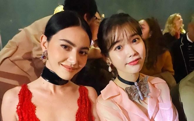 Không phải Lee Jong Suk, IU đã công khai hôn má người này vào ngày sinh nhật