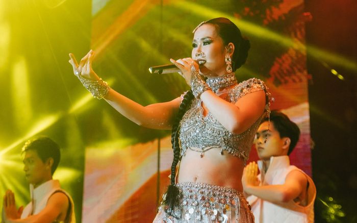 Võ Hạ Trâm bị khán giả bắt lỗi khi hát Về với em, 'chính chủ' phản ứng ra sao?