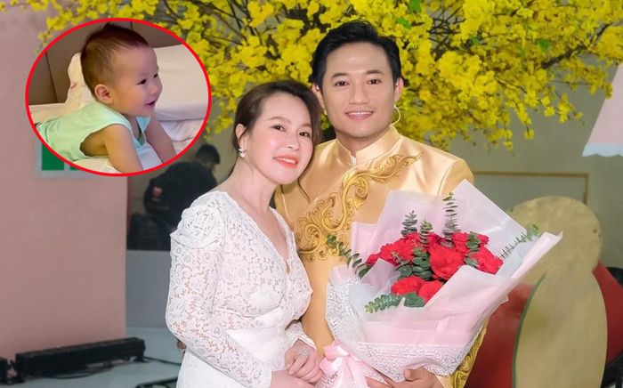 Con trai Quý Bình lộ diện: Bập bẹ tiếng gọi ba, netizens dành 'mưa lời khen' cho vẻ bụ bẫm của nhóc tỳ