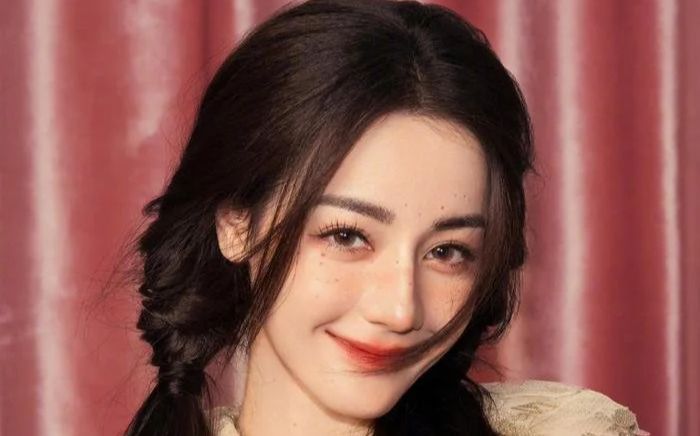 Địch Lệ Nhiệt Ba cô đơn vì độc thân, khẳng định muốn có 3 đứa con