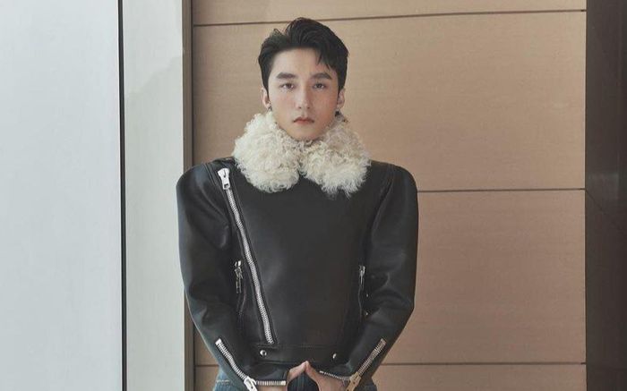 Ký tên tặng cho người thân, Sơn Tùng khiến netizen cười xỉu vì chi tiết này