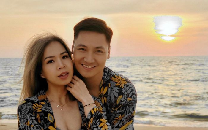 Bà xã Mạnh Trường tiết lộ tính cách thật của chồng khiến dân tình cười nắc nẻ