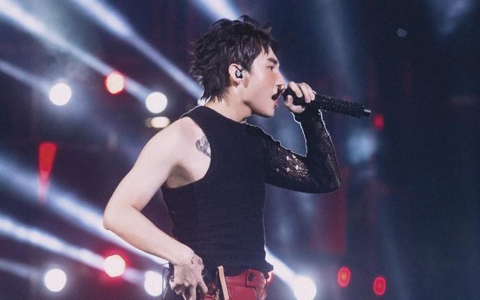 Sơn Tùng gây tranh cãi vì không hát live ca khúc tiếng Anh trên sân khấu mới