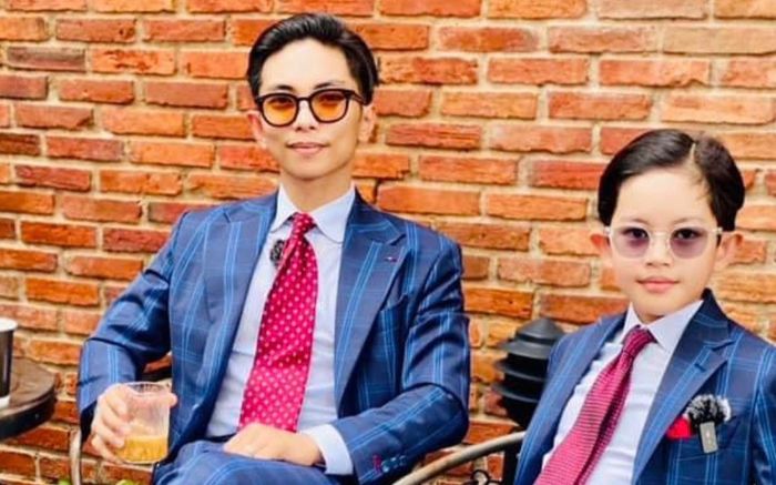 Quý tử nhà Phan Hiển lên đồ cực bảnh, ra dáng tổng tài nhí