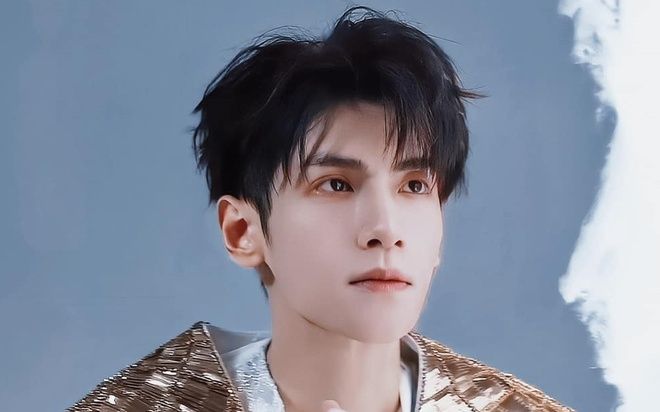 Bất ngờ chưa: Hóa ra La Vân Hi từng debut làm ca sĩ, còn có khả năng múa cực đỉnh