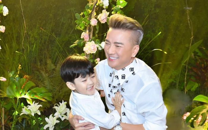 Đàm Vĩnh Hưng 'xỉu up, xỉu down' trước màn đối đáp cực thông minh của quý tử