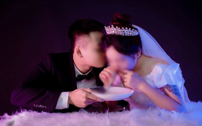 Tung ra bộ ảnh cưới để đời, cô dâu - chú rể bị dân tình chỉ trích thậm tệ vì concept chẳng giống ai