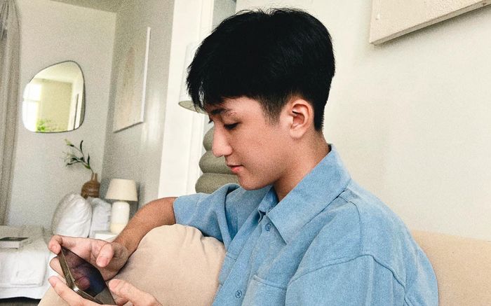 Khả Ngân khoe ảnh em trai, dân tình liên tục 'apply' làm em dâu