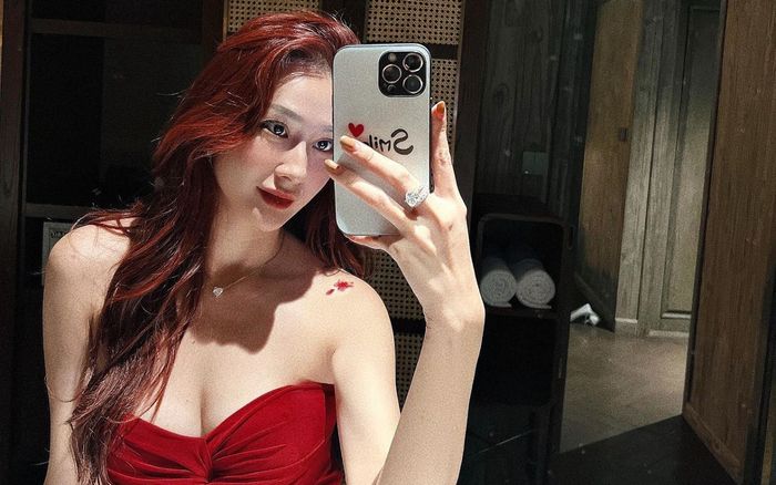 Ngỡ ngàng trước nhan sắc nóng bỏng của bạn gái Vũ Văn Thanh