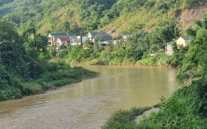 Ba bé gái rủ nhau đi tắm sông giữa trưa và cảnh tượng đau lòng sau đó