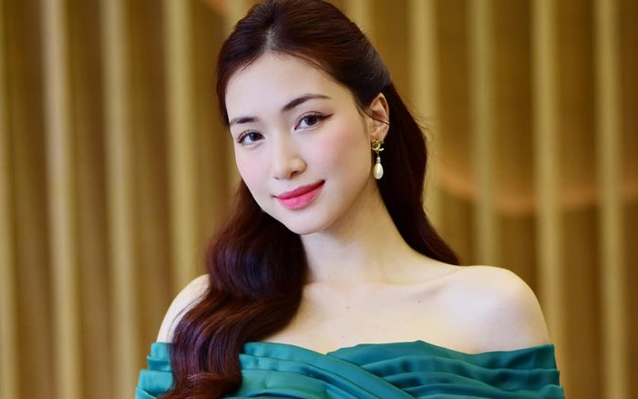 Hòa Minzy tạm gác việc đi diễn, mong muốn bù đắp cho con