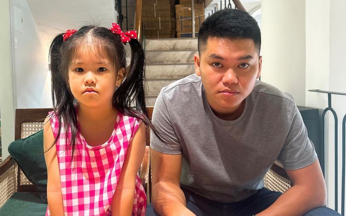 Con gái Lê Phương càng lớn càng như 'sao y bản chính' của bố