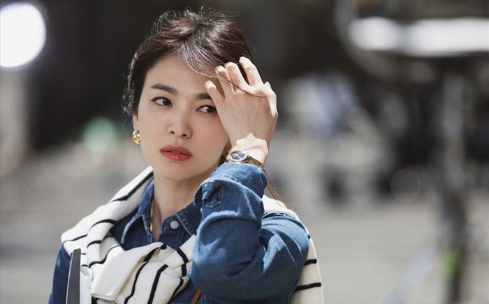 Song Hye Kyo lại được một ngôi sao thừa nhận 'đem lòng yêu' nhưng giờ mới chịu nói ra