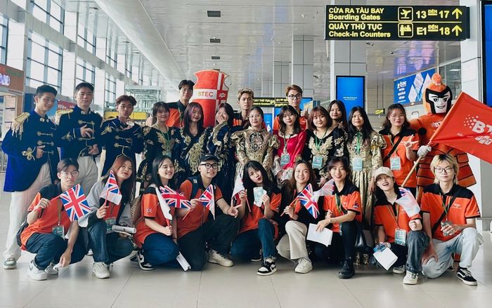 Gần 1000 tân sinh viên BTEC FPT toàn quốc tham dự sự kiện định hướng độc lạ