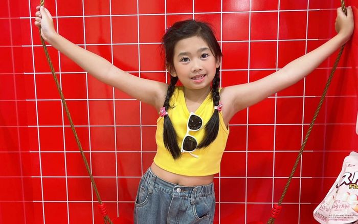 Con gái Mai Phương thích thú trong chuyến trải nghiệm hè, ngày càng thể bộc lộ rõ 1 nét tính cách