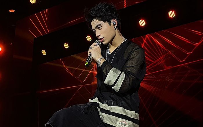 MONO ghi điểm với hành động tinh tế dành cho khán giả nhí trong đêm diễn