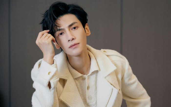 Vừa chia tay Bạch Lộc chưa lâu, La Vân Hi đã vội mặc áo cưới rước bạn gái về chung nhà