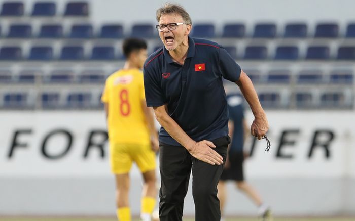 Hai đối thủ giao hữu của tuyển Việt Nam không đủ mạnh với HLV Troussier?