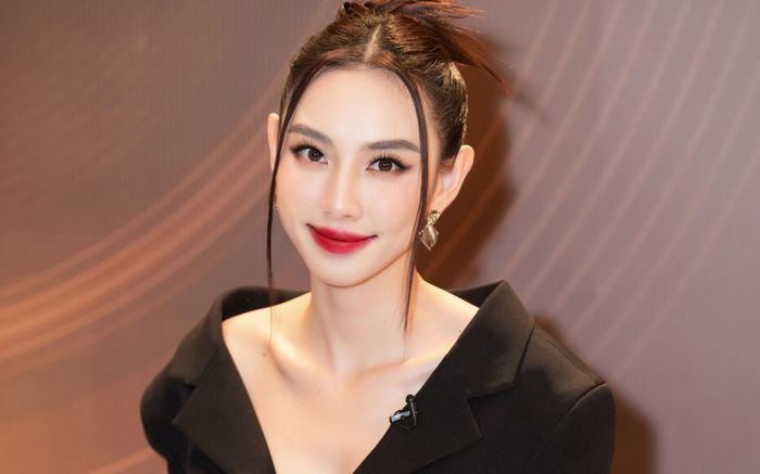 Sao Vbiz phản ứng thế nào sau vụ kiện của Hoa hậu Thuỳ Tiên với bà Đặng Thuỳ Trang?