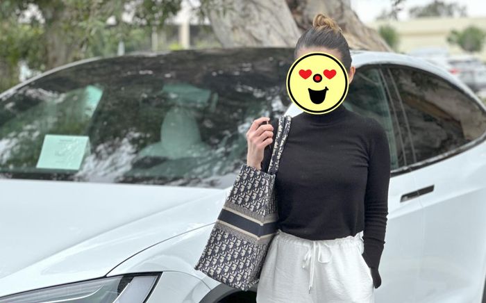 Vừa mới xây nhà cho ba, nữ diễn viên Vbiz gây chú ý khi tậu xế hộp đắt tiền ở trời Tây