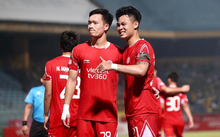 Hoàng Đức rực sáng, Viettel đè bẹp SLNA