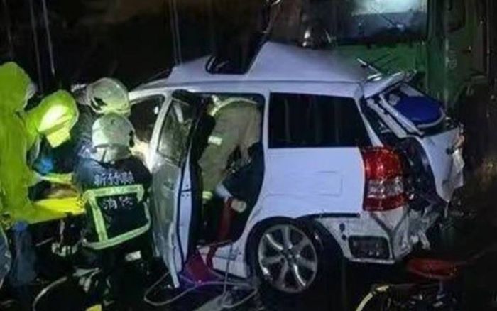 Nam ca sĩ qua đời sau vụ tai nạn xe hơi nghiêm trọng, đồng nghiệp nghẹn ngào gửi lời chia buồn