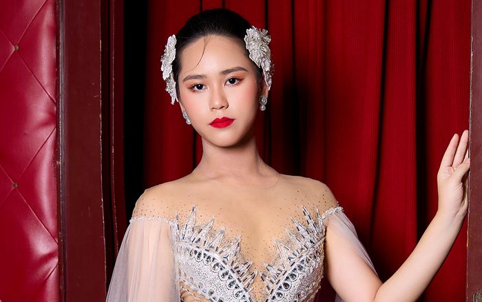 Bella Vũ gây ấn tượng với nhan sắc thăng hạng được ví là 'tiểu Băng Băng', người đồng hành gây bất ngờ