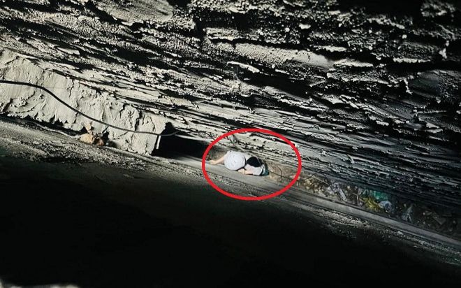 Cô gái mắc kẹt trong khe hẹp giữa 2 bức tường vì đi tìm mèo và cái kết nghẹt thở