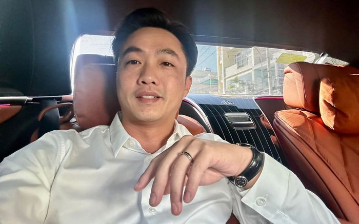 Lên đồ chuẩn phong thái chủ tịch, Cường Đô La vẫn bị bà xã soi chi tiết 'sai sai'