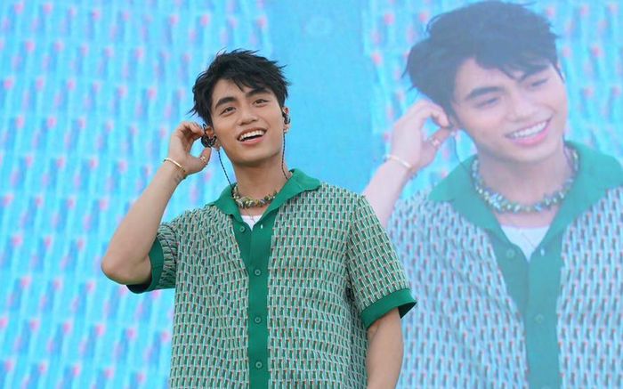 MONO xử lý khéo léo khi suýt gặp sự cố sân khấu, ghi điểm với hành động dành cho vũ công nam