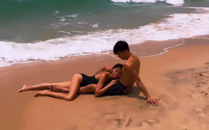 Khoảnh khắc lãng mạn của thủ môn Bùi Tiến Dũng và người mẫu Dianka ở biển