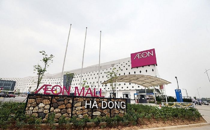 Người phụ nữ làm điều xấu hổ ở Aeon Mall Hà Đông bị bảo vệ bắt tại trận