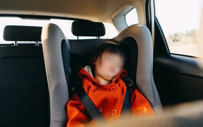 Nhà mất điện, 3 bố con rủ nhau vào ô tô bật điều hoà ngủ và hậu quả thương tâm